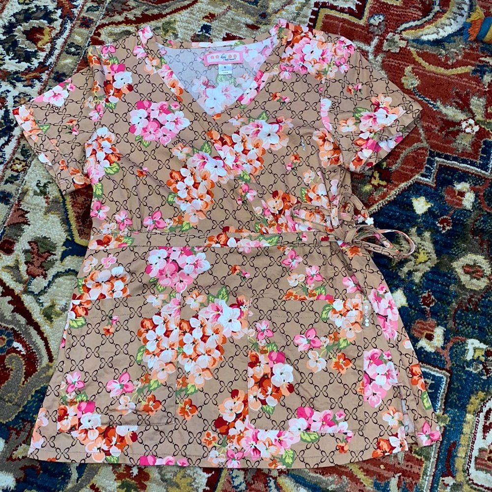 Koi flower print scrub top